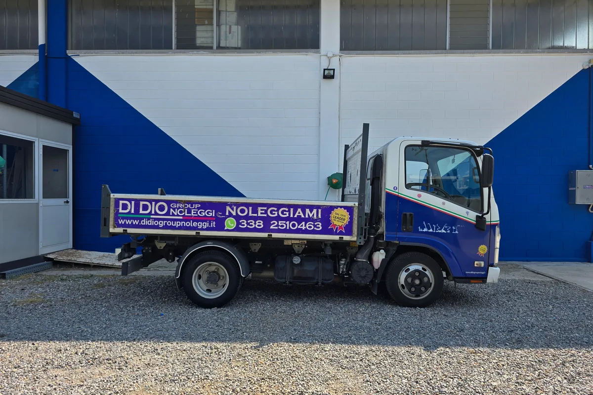 D03 Noleggio Furgone Cassone Ribaltabile Trilaterale ISUZU M21 web