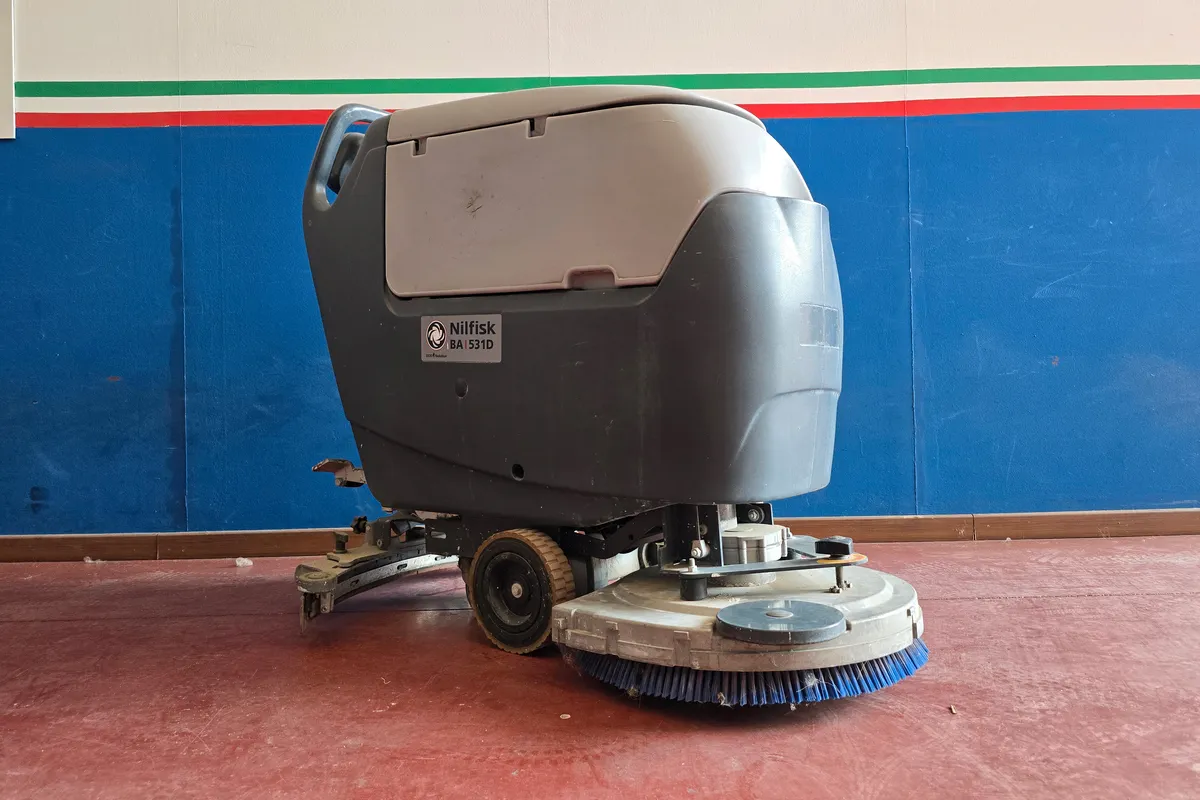 I04 Noleggio Macchina Lavapavimenti Industriale - NILFISK BA 531D web