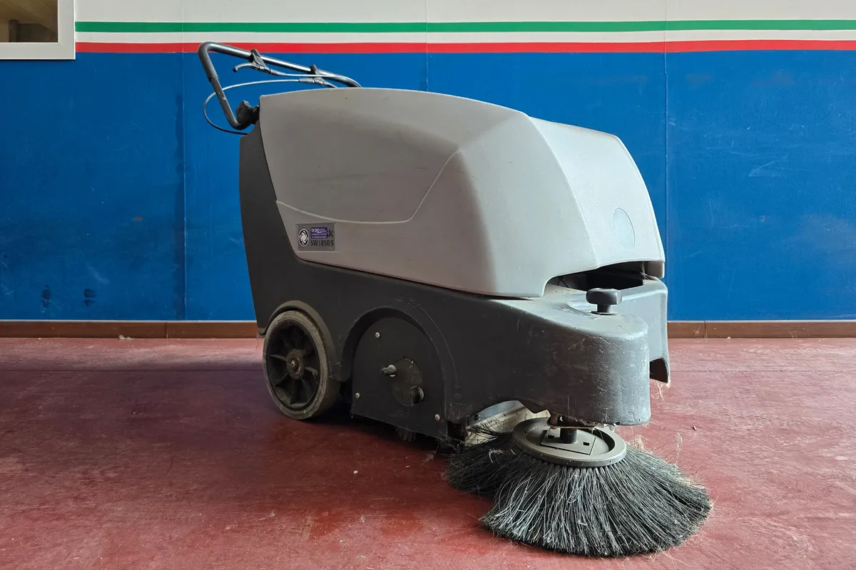 I05 Noleggio Motospazzatrice Industriale - NILFISK SW 850S web