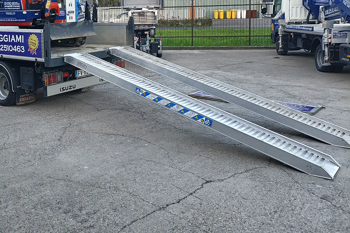 J02 Noleggio Pedane Carico Scarico Macchine e mezzi cingolati web