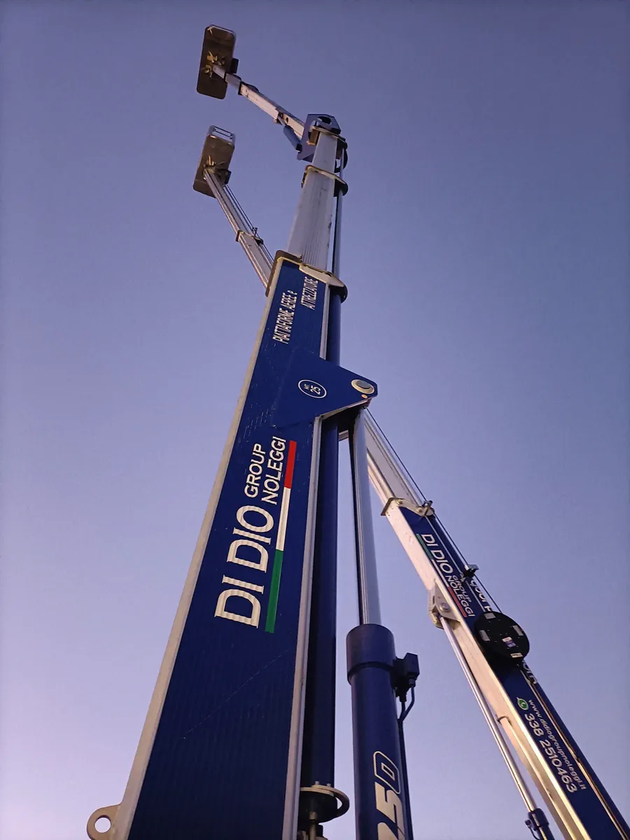 Noleggio piattaforme aeree Milano Como Varese - V0 web Noleggio piattaforme aeree Milano Como Varese - V0 web